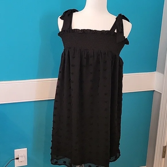 Black Pom Pom Dress with Bow Tie Shoulders 1X - Picture 1 of 4